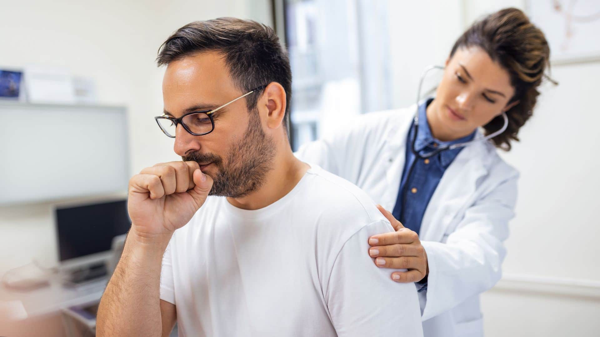 World Pneumonia Day 2025 Early Symptoms and Warning Signs Cause and Precaution Tips in Hindi