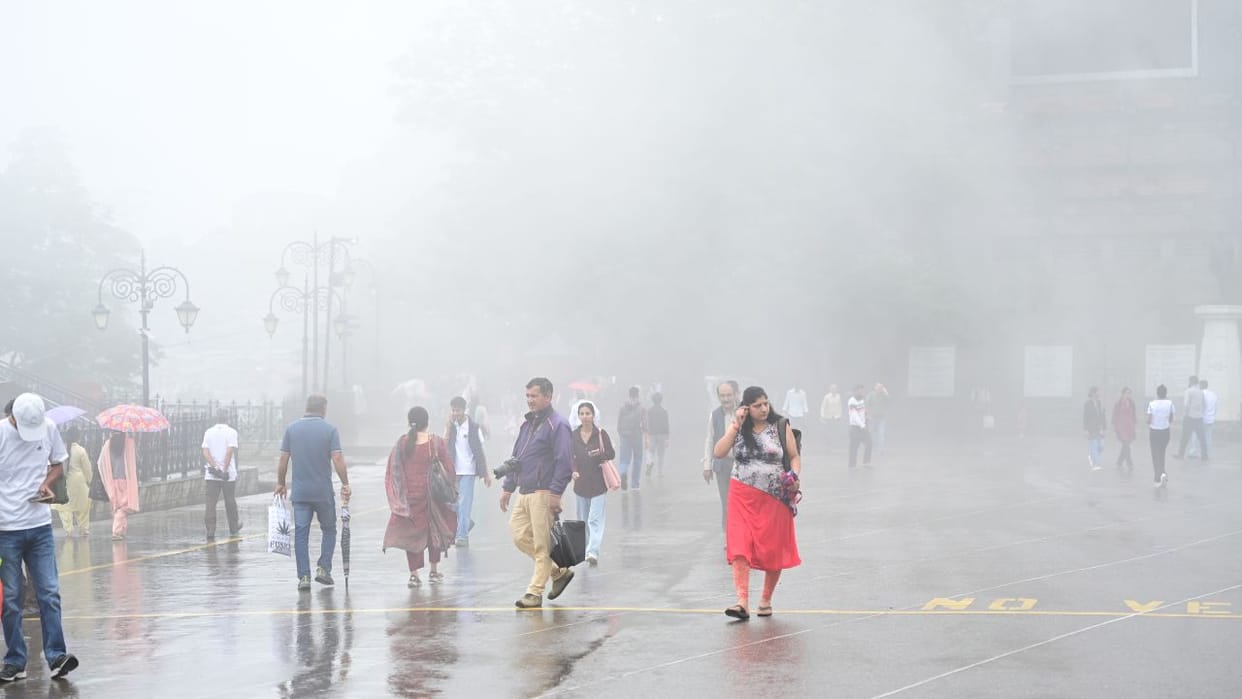 Himachal Weather Yellow alert for rain in many areas of the state today and tomorrow 207 roads still closed