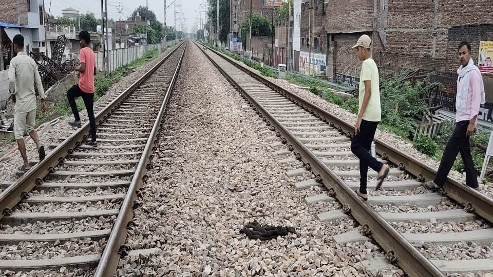 Devar and Bhabhi torn into pieces blood was all over track people trembled after seeing the bodies
