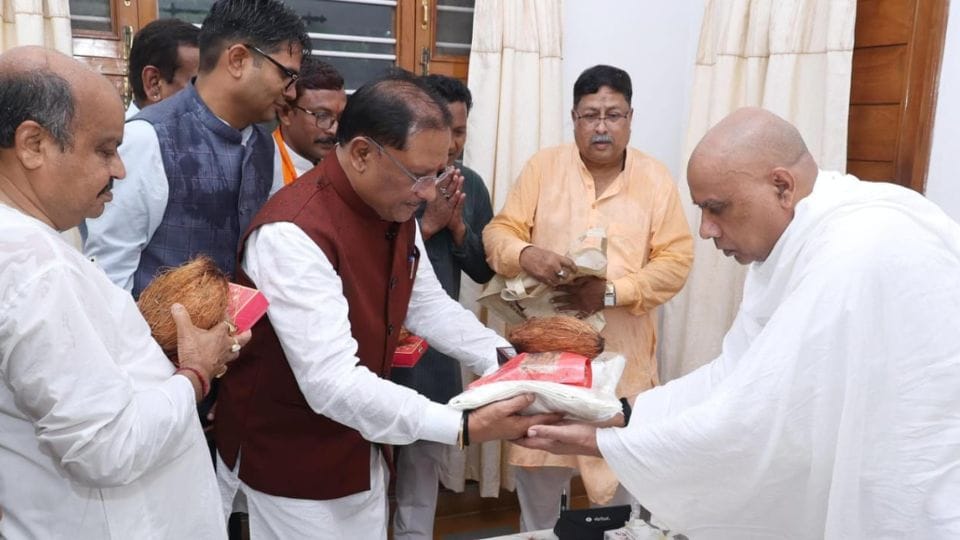CM Vishnu Deo Sai visited Aghor Guru Peeth on Guru Purnima