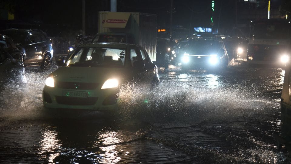 Due to increasing speed of monsoon in Delhi there is a possibility of heavy rain next week