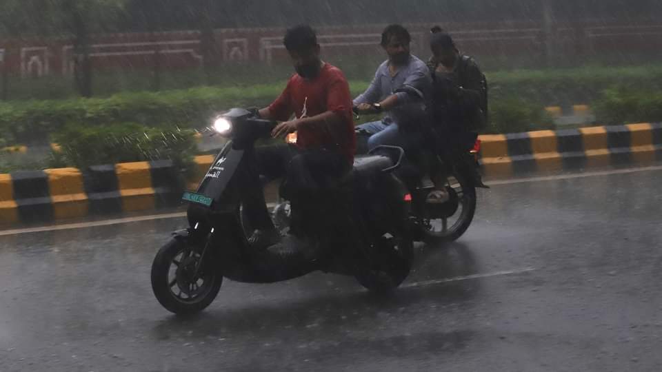 Due to increasing speed of monsoon in Delhi there is a possibility of heavy rain next week