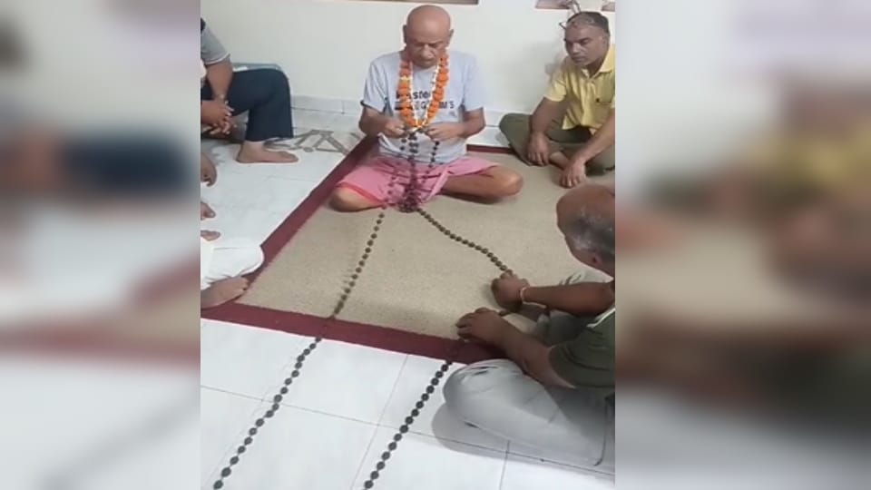 Muzaffarnagar: 1008 Rudraksha Mala Offered to Shri Narayan Swami Ji on Guru Purnima