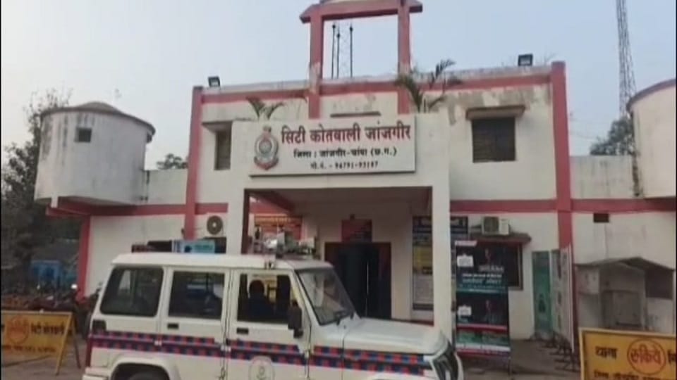 आरोपी युवती गिरफ्तार