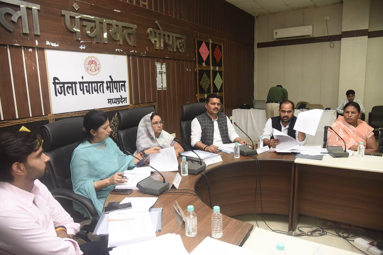 Bhopal: Ruckus in Bhopal District Panchayat meeting, members raised the issue of illegal excavation and dilapi
