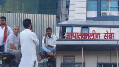 इसी अस्पताल में हो रहा दुकानदार का इलाज