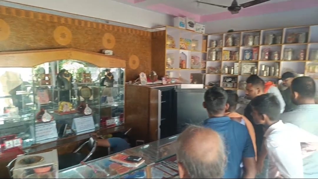 Bihar Vaishali News: Jewellery shop looted in Vaishali, gold and silver jewellery stolen, Bihar police
