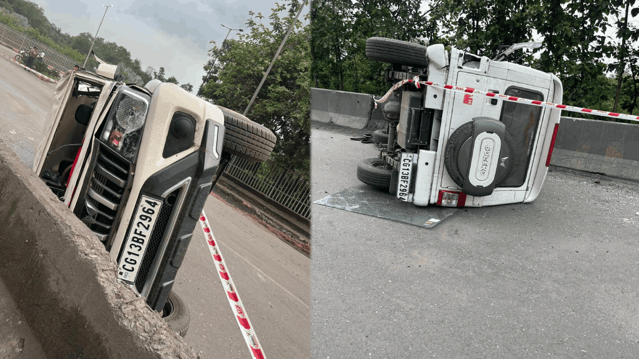 Bolero hit ambulance in Raigarh