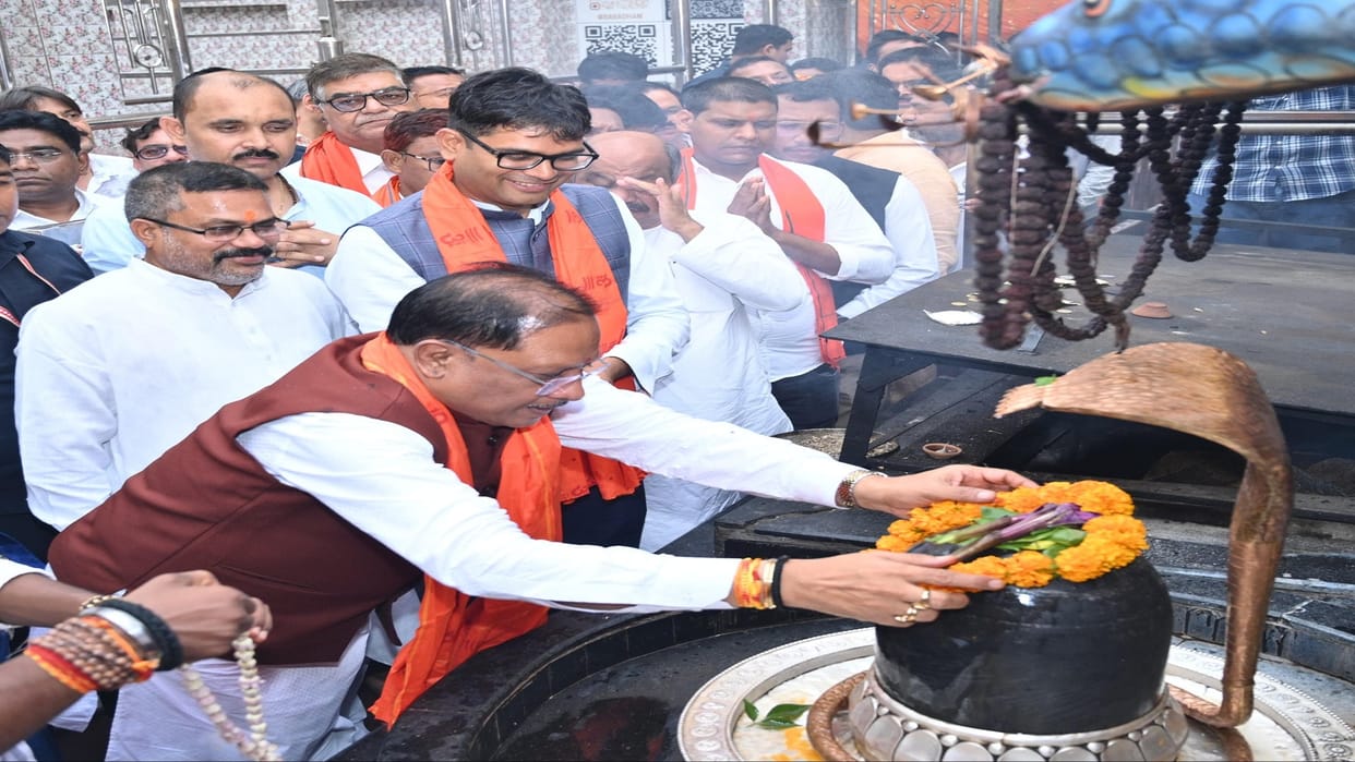 Sawan Somwar 2025: CM Sai reached Satyanarayan Baba temple, wished happiness, peace and prosperity to people