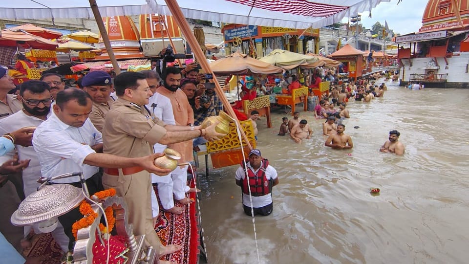 Uttarakhand DGP Deepam Seth worshiped Mother Ganga at Har Ki Pauri