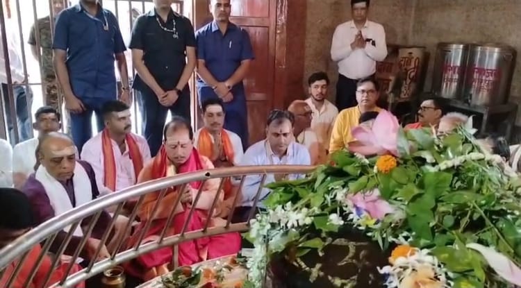 Sawan 2025: श्रावणी मेले के दौरान अशोक धाम में उमड़ा श्रद्धालुओं का सैलाब, डिप्टी सीएम ने किया रुद्राभिषेक