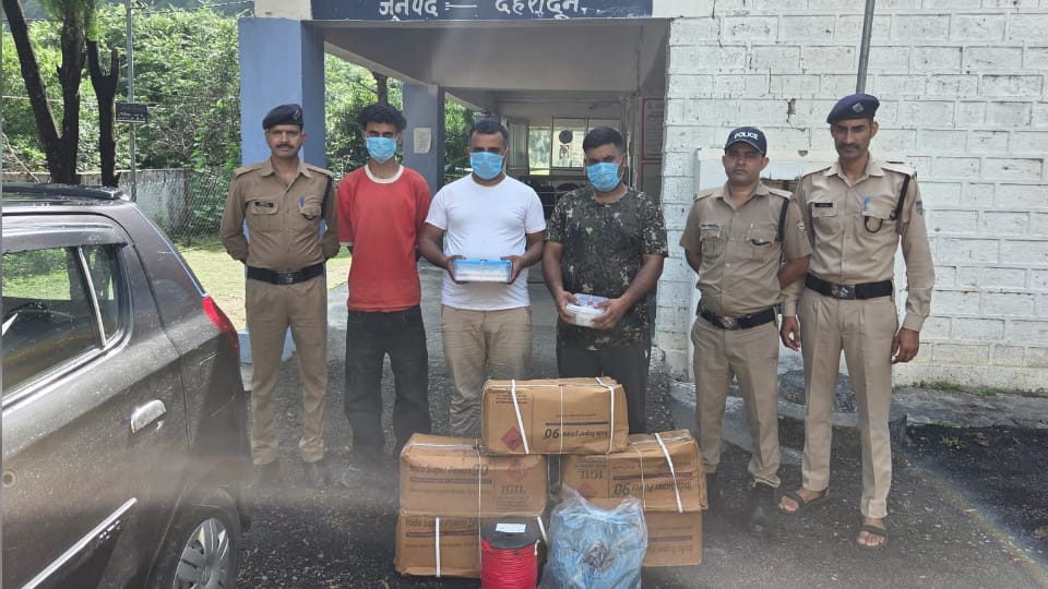 Dehradun 125 kg dynamite was bought from warehouse watchman when caught the owner changed the story