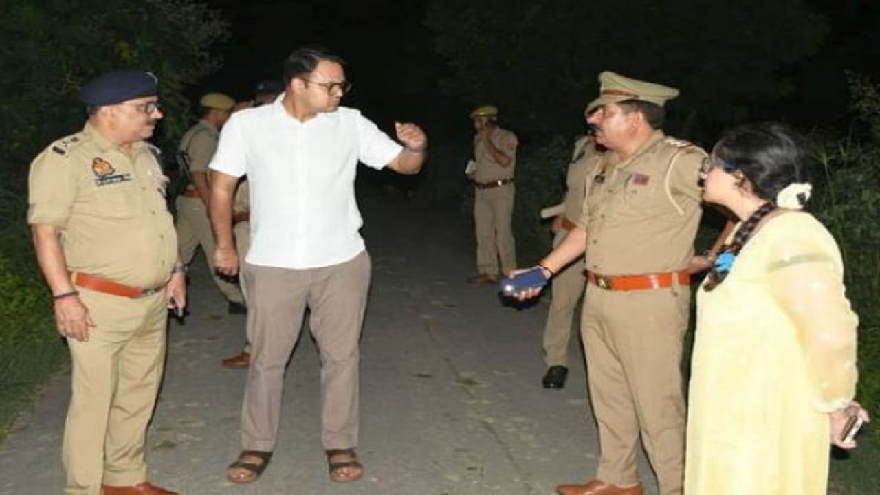 Badaun road accident four people died of karkhedi villagers drowned in grief