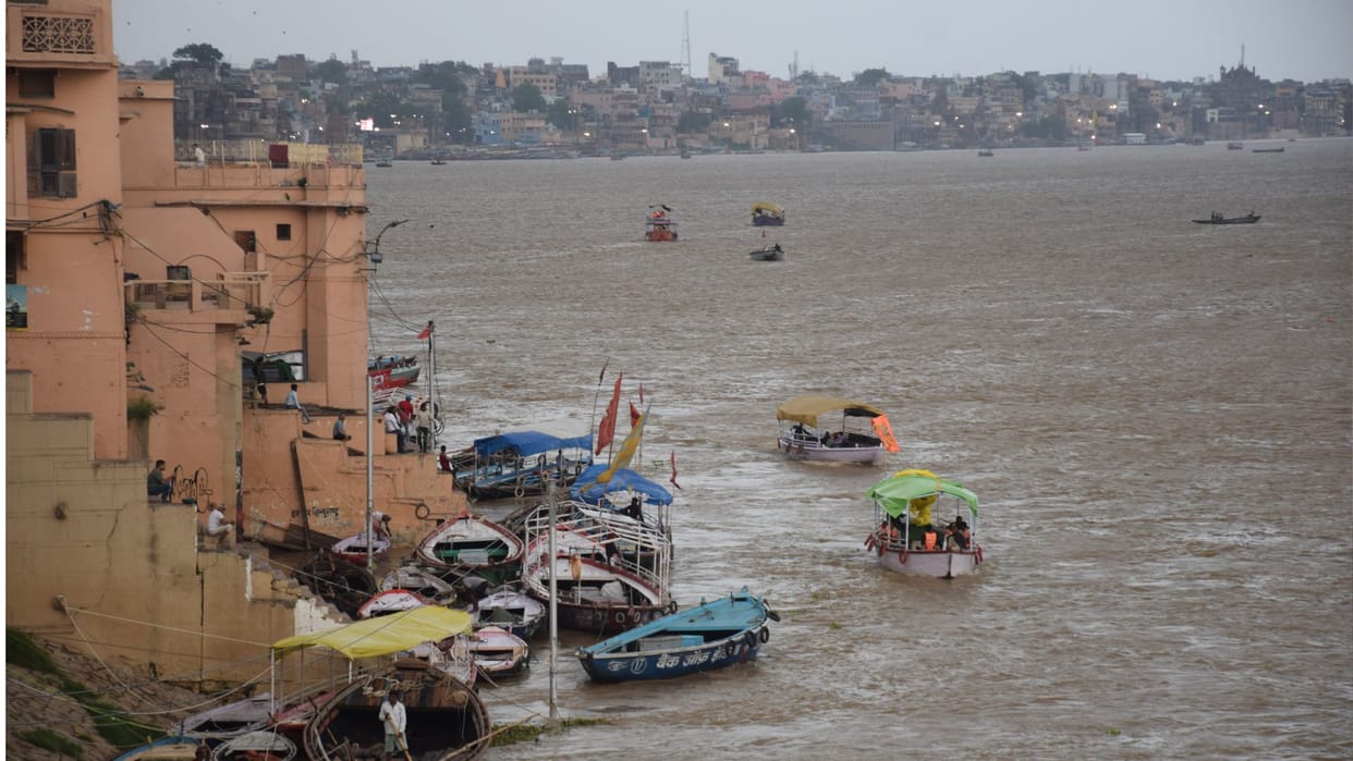 Banaras 84 ghats connectivity cut off due to rising water level of Ganga