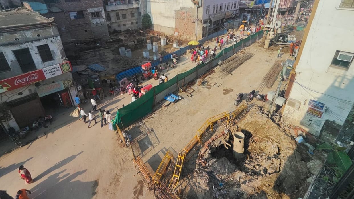 Sawan 2025 devotees will travel from above during repair of horse drain of Godaulia in Varanasi