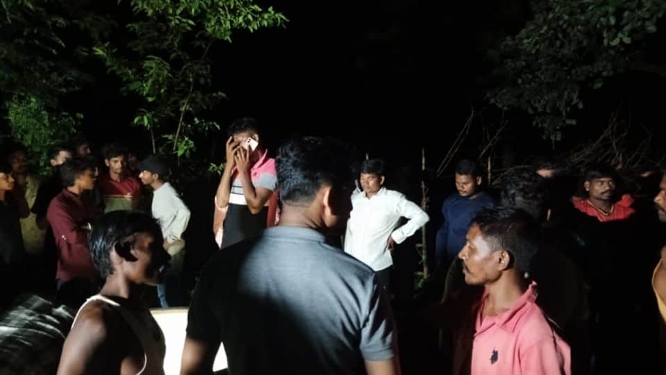 घटनास्थल पर मौजद ग्रामीण