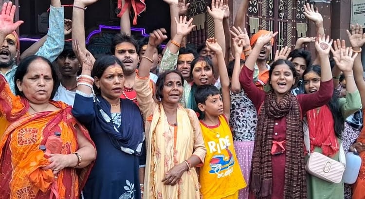 Sawan 2025 : बाबा गरीब नाथ के दर्शन को उमड़े भक्त, सावन के पहले दिन मुजफ्फरपुर में गूंजा हर-हर महादेव