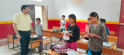 जिला बेसिक शिक्षा अधिकारी ने किया स्कूल का निरीक्षण