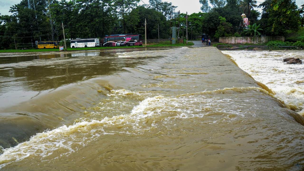 Weather ALERT IMD Rainfall 16th July CWC Flood threat 21 place Rivers water level UP Bihar Bengal Assam Odisha