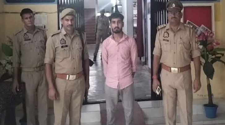 Jalaun Lover with a bounty of 25 thousand arrested for murdering a woman he had pushed her into  lake