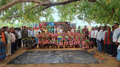 Kanpur Army and administration planted saplings in Narayanpur took a pledge to protect them