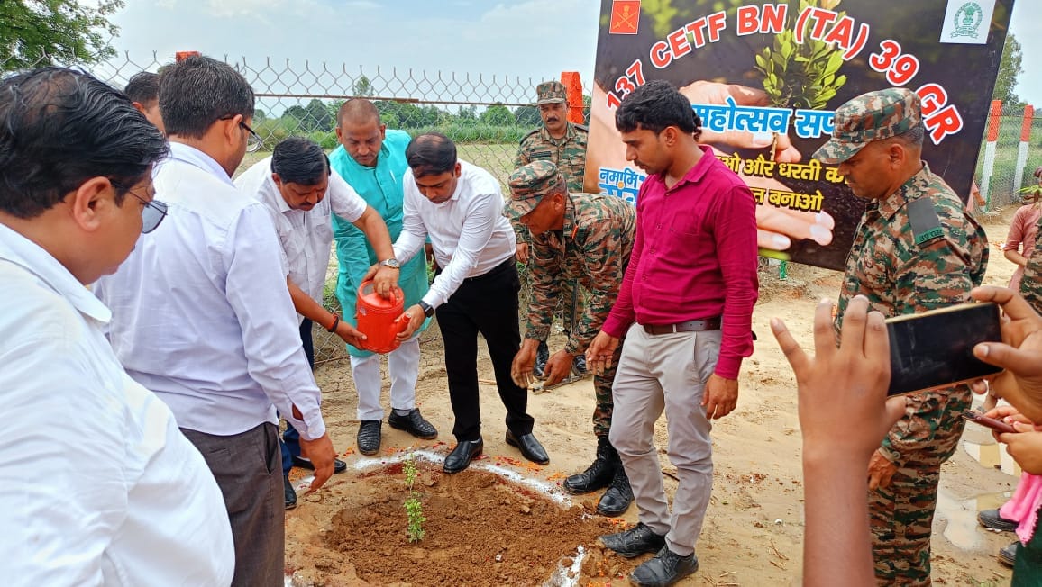 Kanpur Army and administration planted saplings in Narayanpur took a pledge to protect them