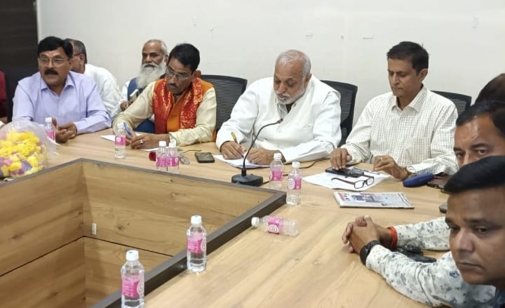 Kanpur UPSIDAs industrial plots should be made free hold entrepreneurs told their problems to board chairman