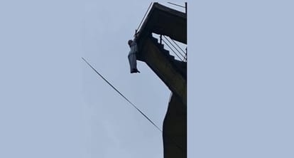 Kanpur Woman attempted suicide by climbing on water tank got injured after falling admitted to Hallet Hospital