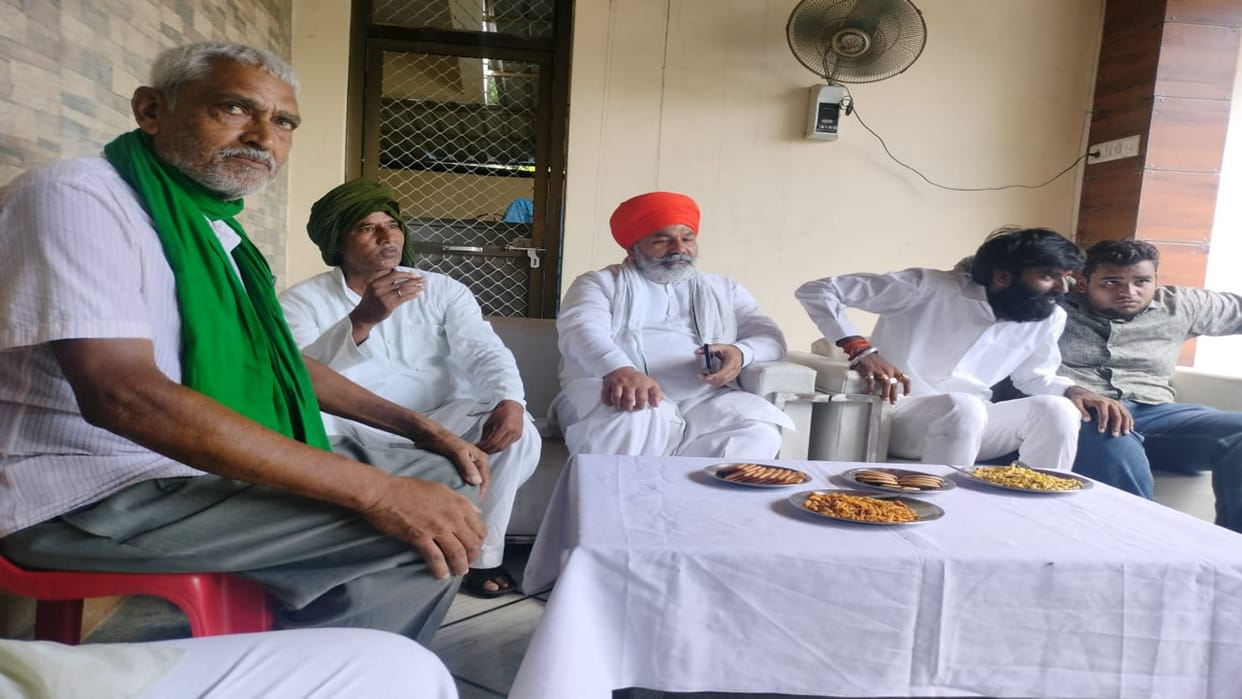 Rakesh Tikait reached Naini and learned about the problems of the farmers