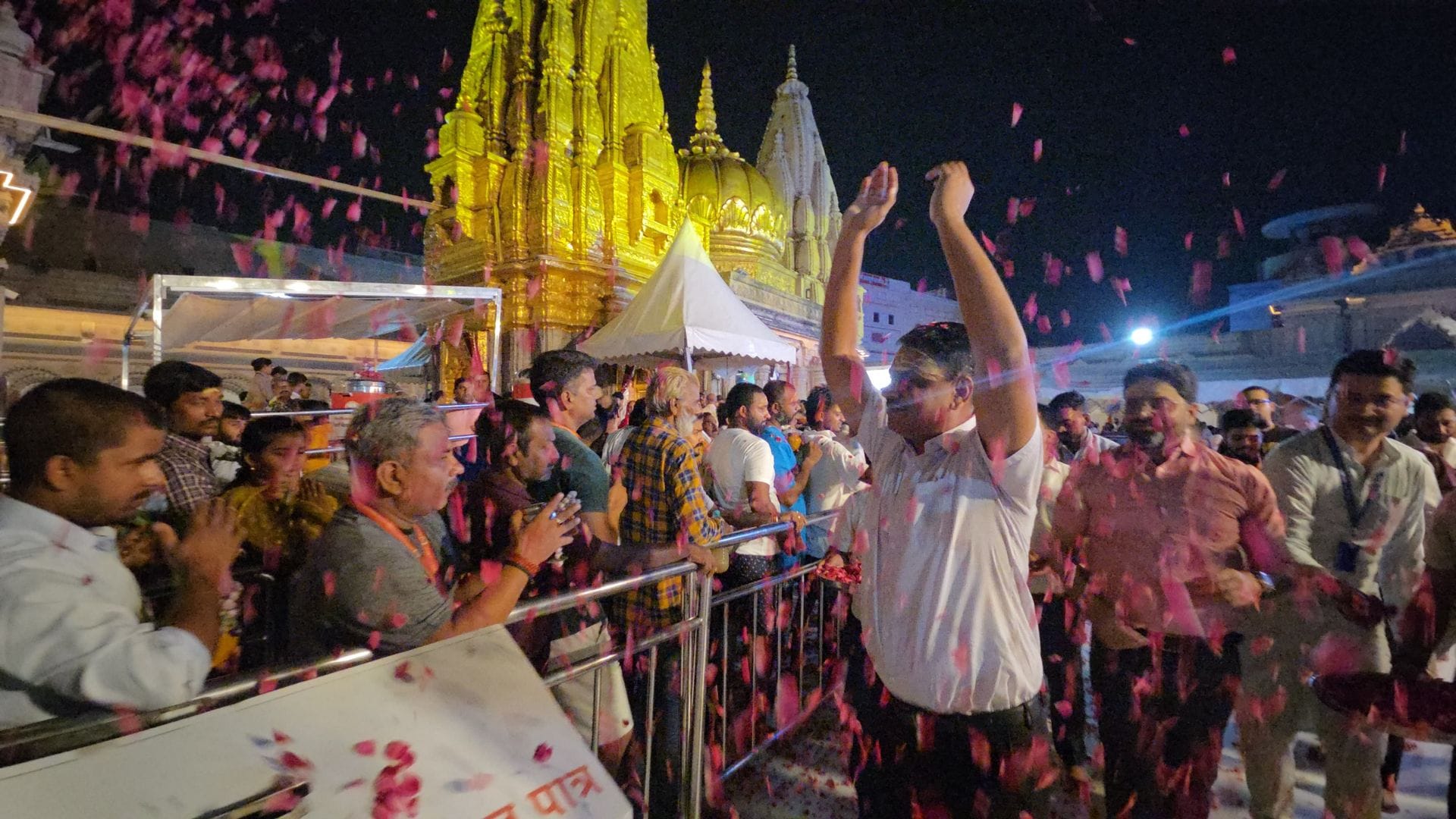 Sawan 2025 first day flowers showered on devotees at Kashi Vishwanath Dham