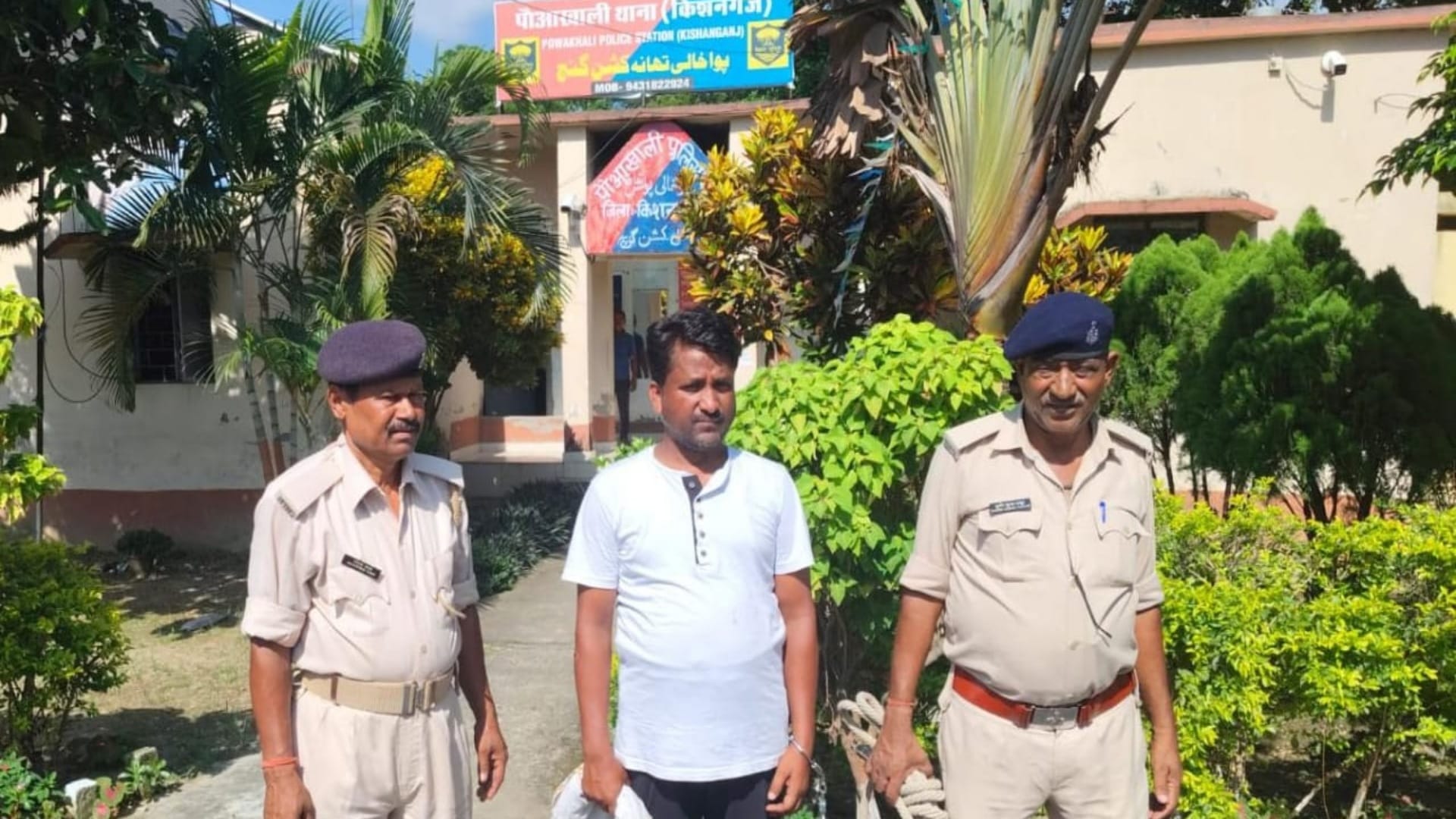 पुलिस की गिरफ्त में आरोपी