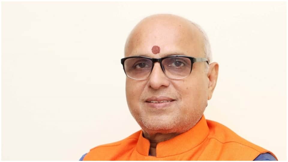 MP News Pregnant Woman From Madhya Pradesh Appeals To PM Modi And Nitin Gadkari For Road Viral Video