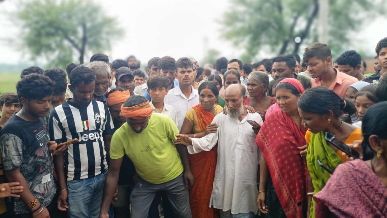 bihar police vehicle collision one killed mob attacks over alcohol suspicion