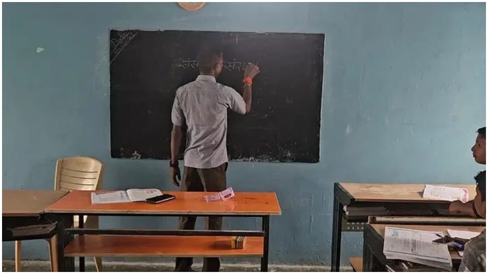 MP News: The poor condition of the government school in Singrauli