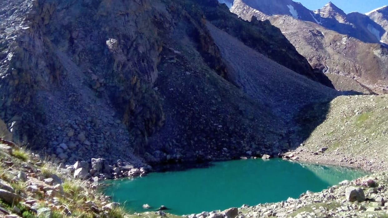 Himachal Neelkanth lake opened devotees reach there by crossing a 15 KM walking trek