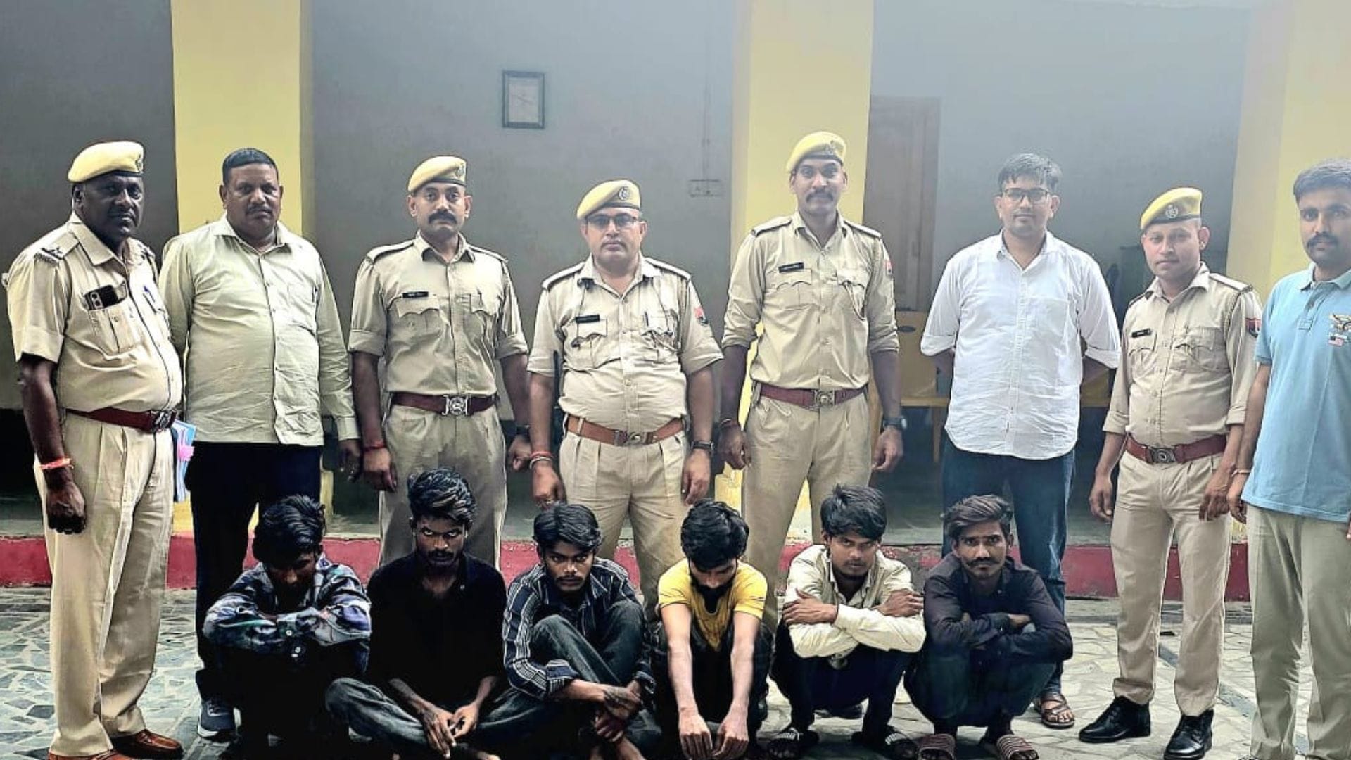 पुलिस की गिरफ्त में आरोपी