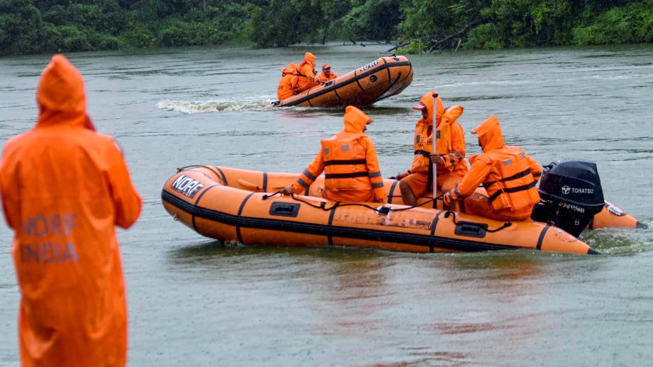 Weather ALERT IMD Rainfall 16th July CWC Flood threat 21 place Rivers water level UP Bihar Bengal Assam Odisha