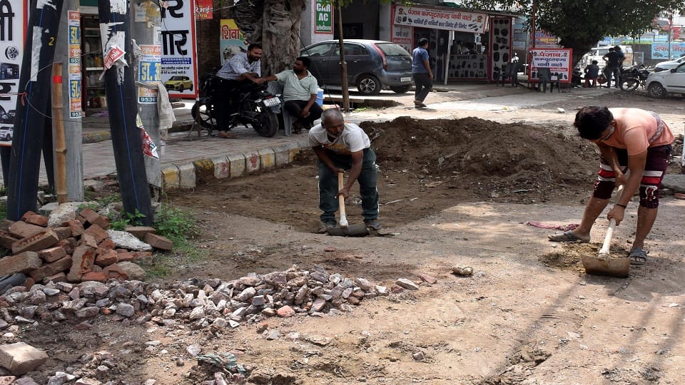 Road from Sarasaul crossing to exhibition ground Aligarh