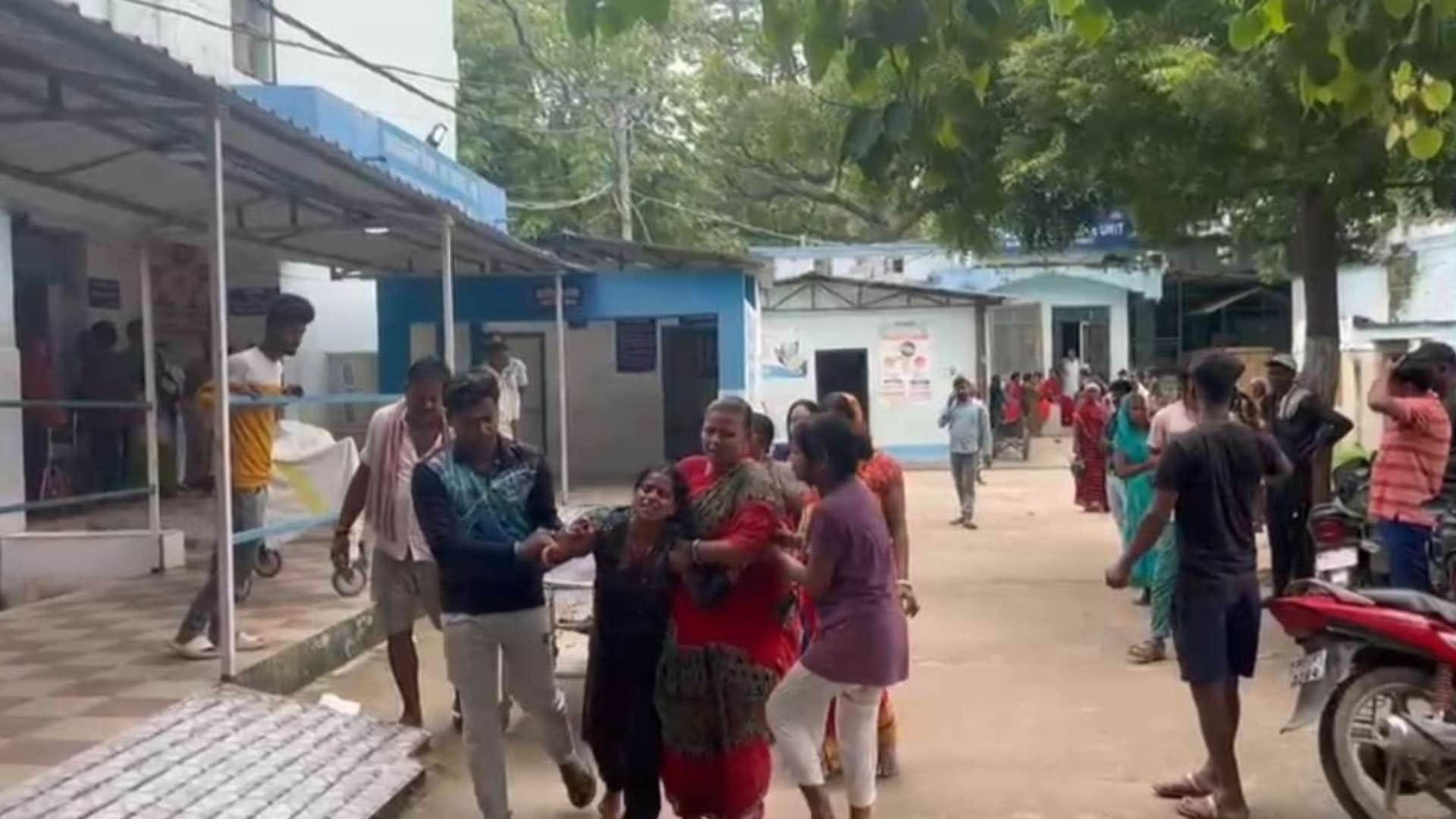 शोकाकुल परिजन