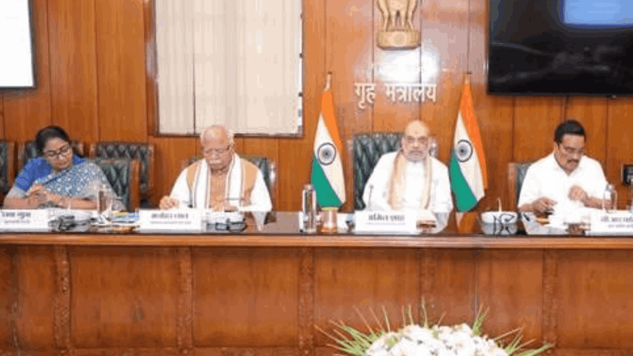 Amit Shah and cm Rekha Gupta took several important decisions Yamuna river clean