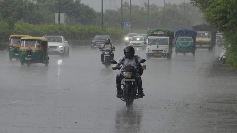 Due to increasing speed of monsoon in Delhi there is a possibility of heavy rain next week