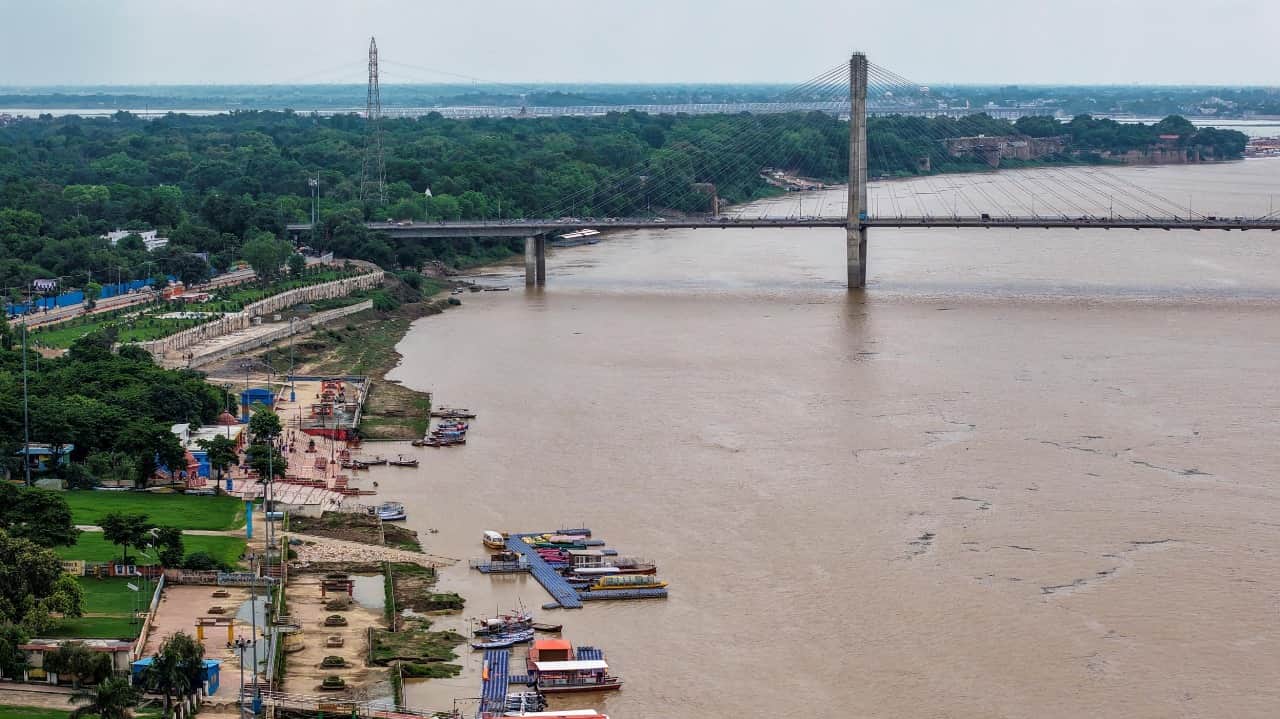 Weather ALERT IMD Rainfall 16th July CWC Flood threat 21 place Rivers water level UP Bihar Bengal Assam Odisha