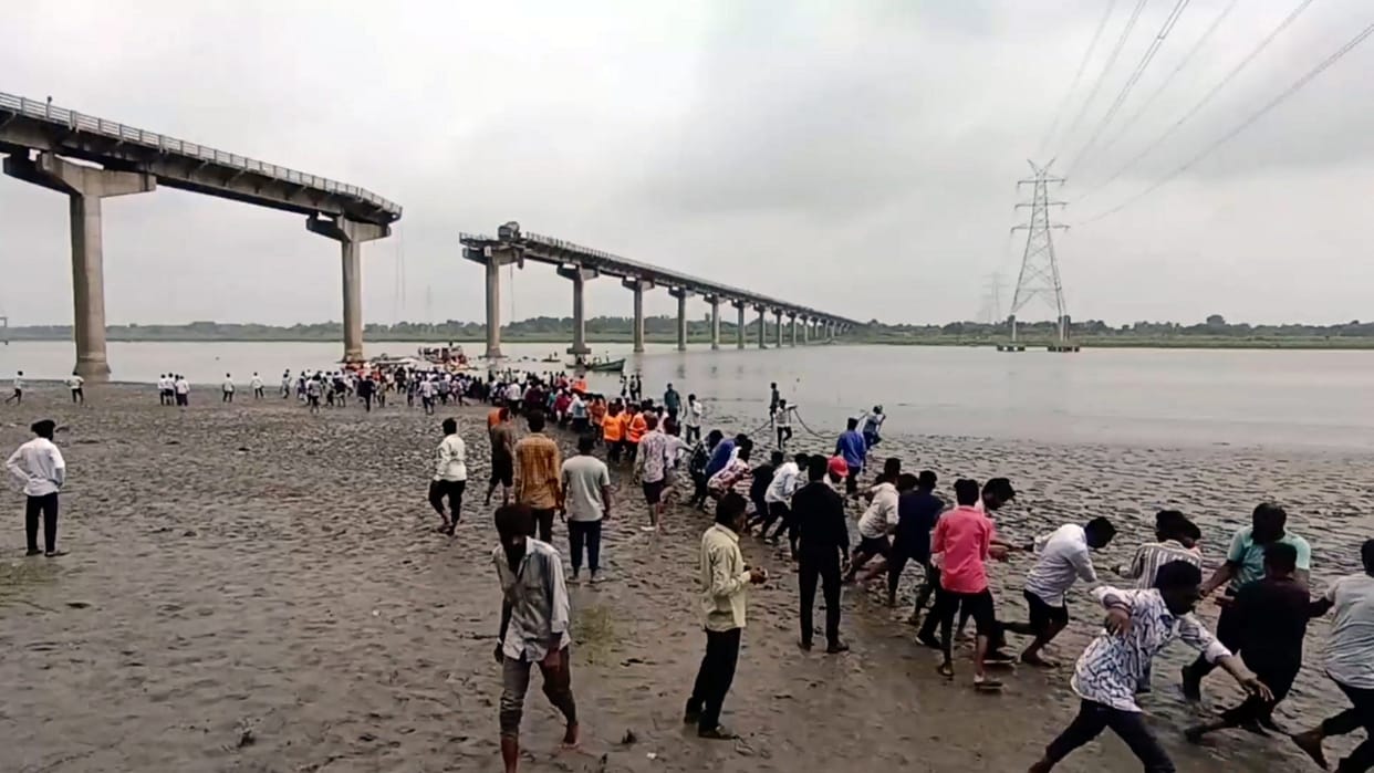 Crushing of pedestal, articulation joints caused Mahisagar river bridge to collapse: Minister
