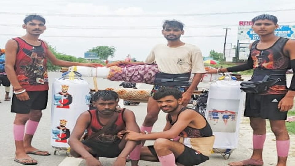 Meerut: IPL connection of Kanwar Yatra, four 'jabra fans' of RCB and Virat, know what they did
