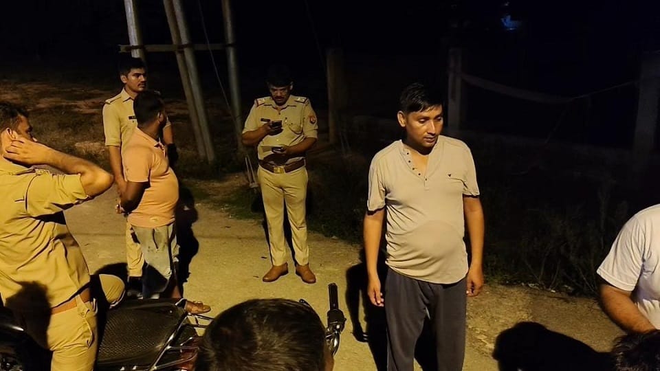 Barabanki: Villagers created a ruckus when power supply was disrupted, occupied the substation
