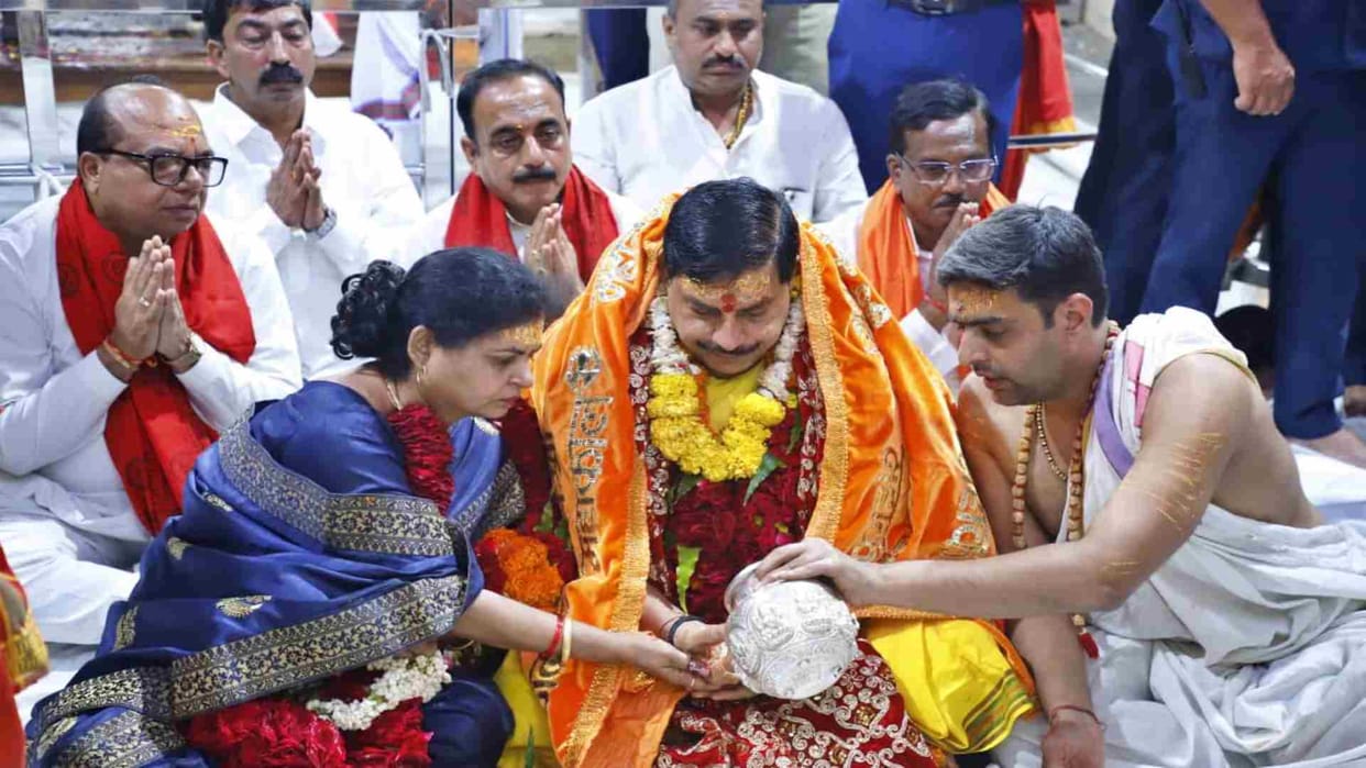 Ujjain News: CM Mohan Yadav took a dip in Shipra after taking blessings from Mahakal