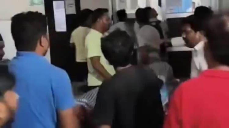 Bihar News : एक और कारोबारी की हत्या; इस बार बिहार के सीतामढ़ी शहर में सड़क पर गोली मारी, हंगामा