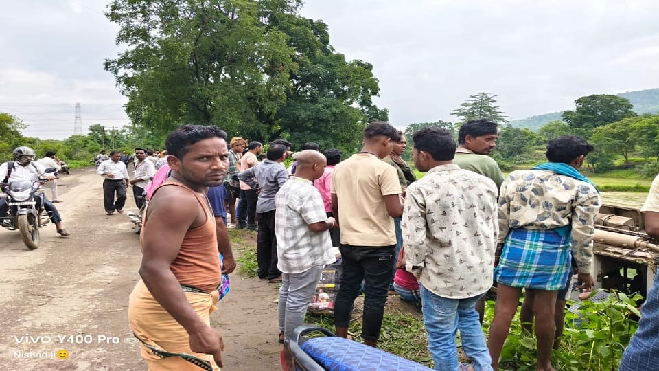 25 passengers injured after bus overturns nine injured admitted to hospital in Raigarh