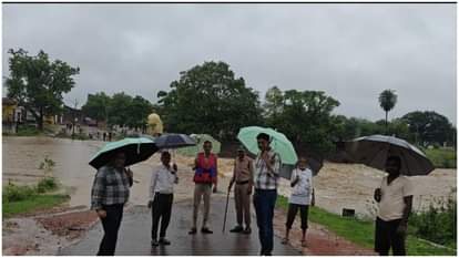 MP Weather News: rain in Chhatarpur rivers overflowed, bridge built on Pukhrav river washed away