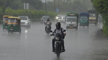 Weather Update: दिल्ली-NCR में बारिश से मौसम हुआ सुहावना, जलभराव ने रोकी राजधानी की चाल; आगे कैसा रहेगा मौसम? Weather became pleasant due to rain in Delhi-NCR